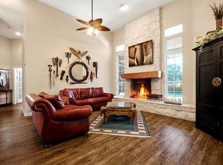 9439 Saint Johns Ct, Pilot Point, TX 76258