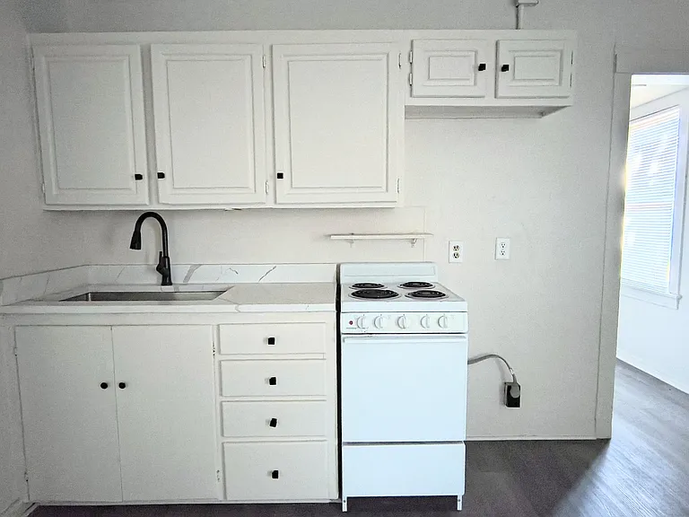 1946 NW 15th St #B — Photo 5
