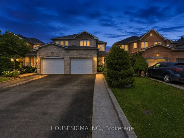 902 Applecroft Cir, Mississauga, ON L5V 2A7