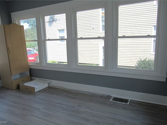 4th image of 1817 E 46th St