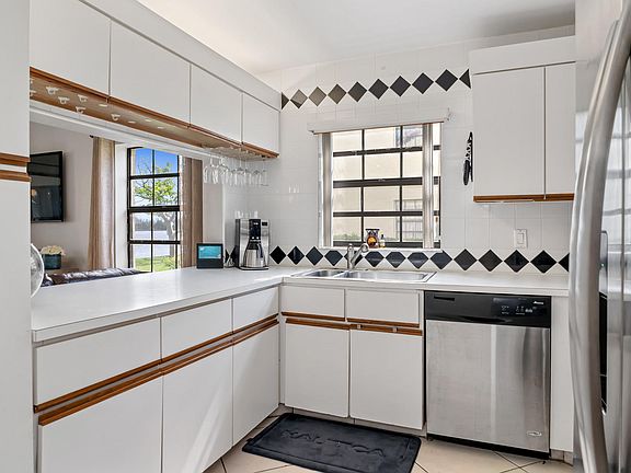 5th image of 601 Republic Court #601
