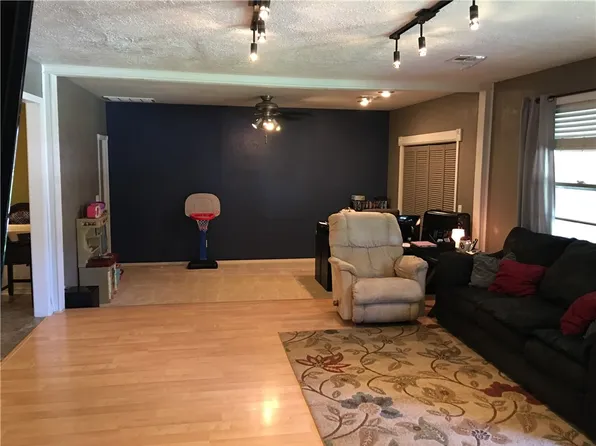 4332 SE 16th St, Del City, OK 73115