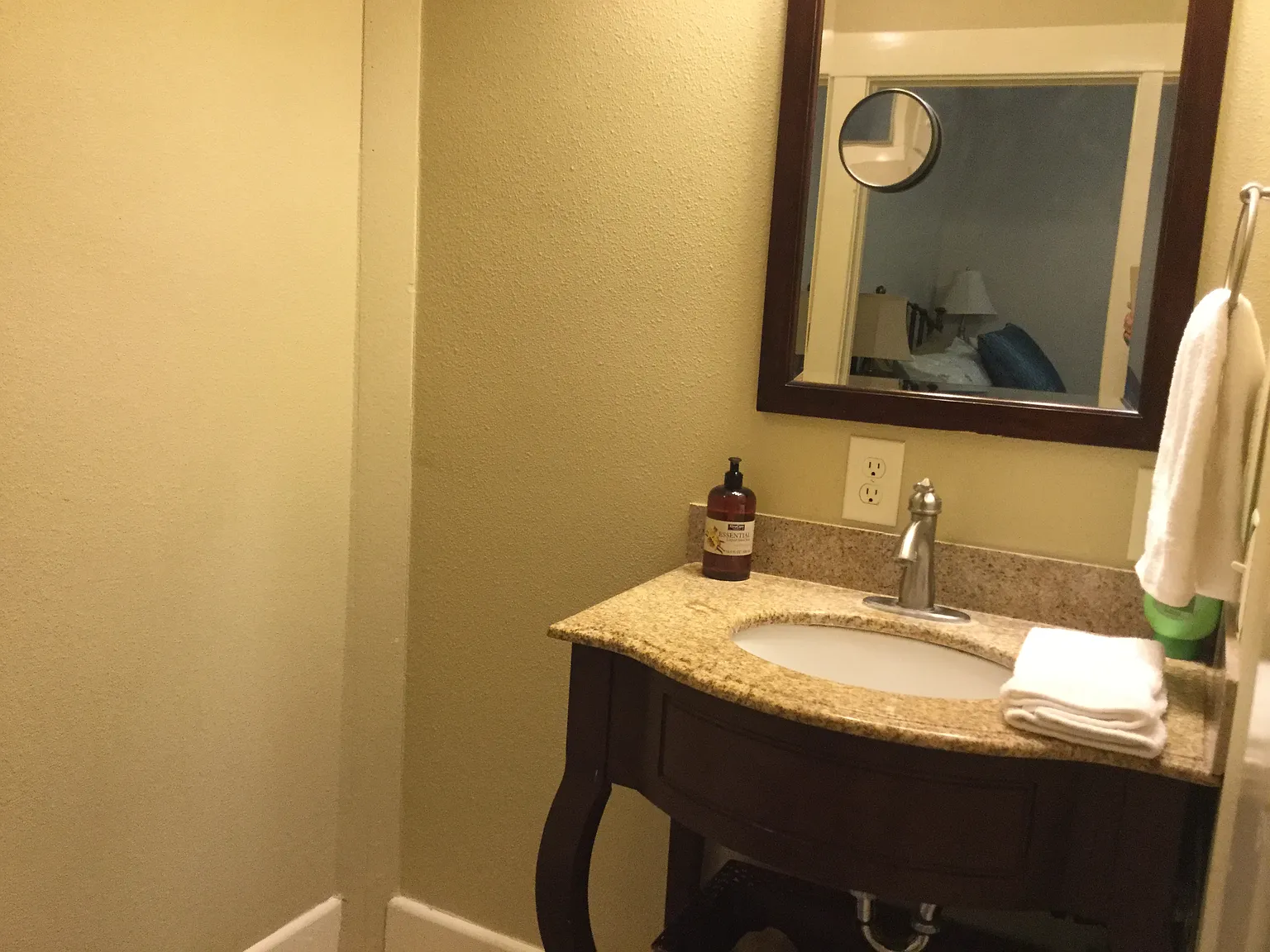 1 bed, 550 sqft, $1,200 — Photo 3