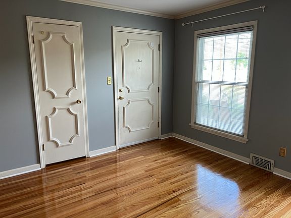 4th image of 1932 Gardiner Ln #1