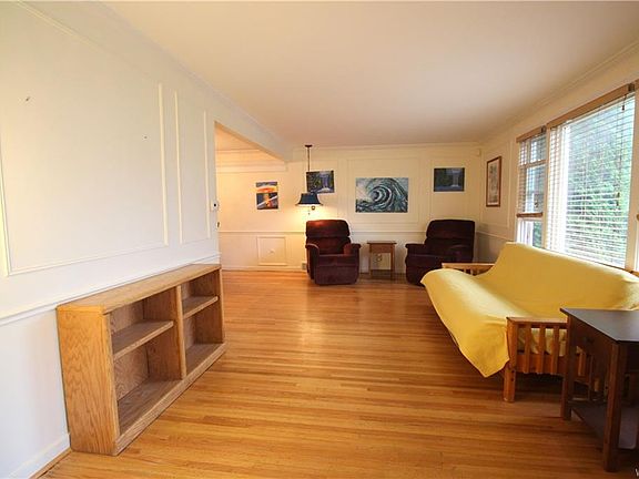 4th image of 511 Moore Ave