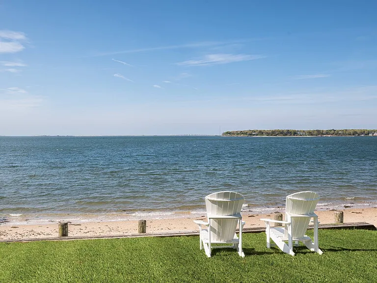 4 Peconic Rd — Photo 9