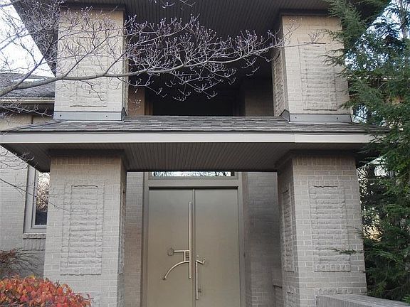3rd image of 2058 Valleyview Dr