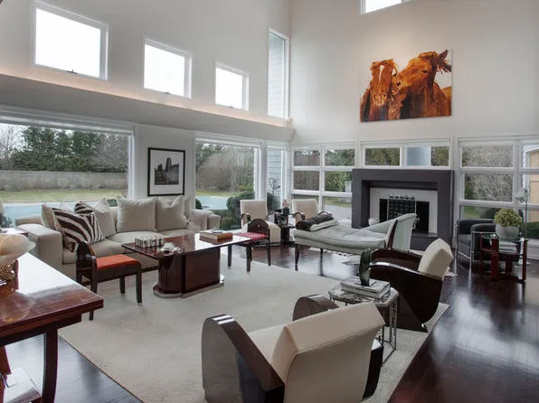 https://photos.zillowstatic.com/fp/0fd84ff7d2ced2cfdf76676db26eb84e-p_e.webp