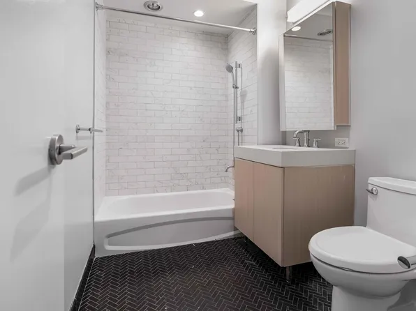 555 Waverly Avenue image 11 of 24