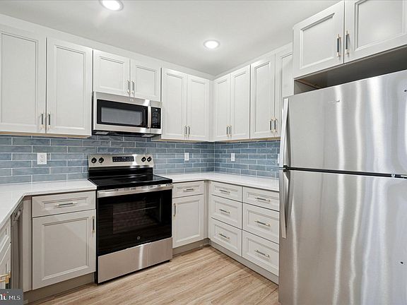 5th image of 2553 S Dewey St #1