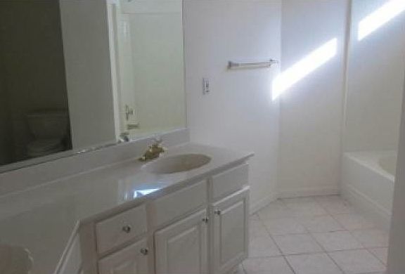 2nd image of 8808 Fairview Blf
