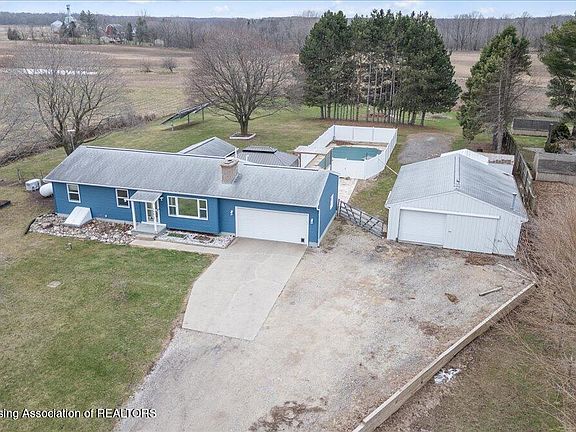 3rd image of 900 S Aurelius Rd