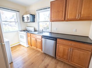 4 Hovey St #1R, Newton, MA 02458