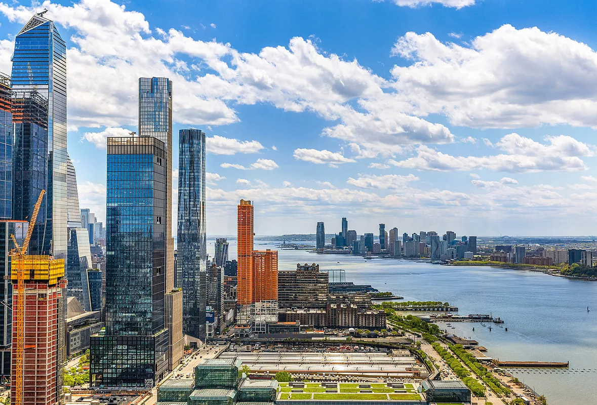 635 West 42nd St Unit 41H  