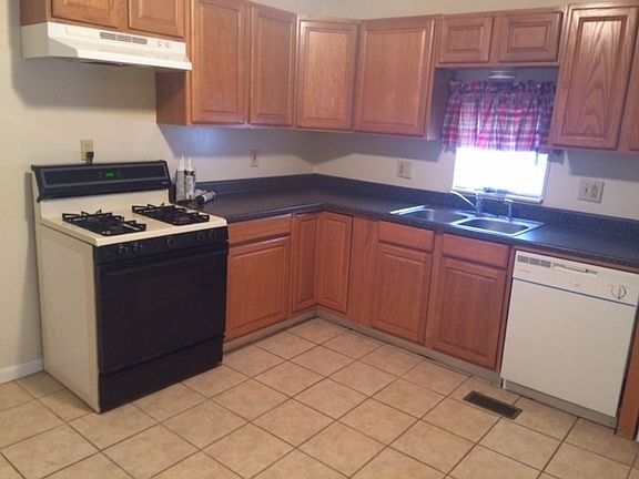 4th image of 140 Brick Ln