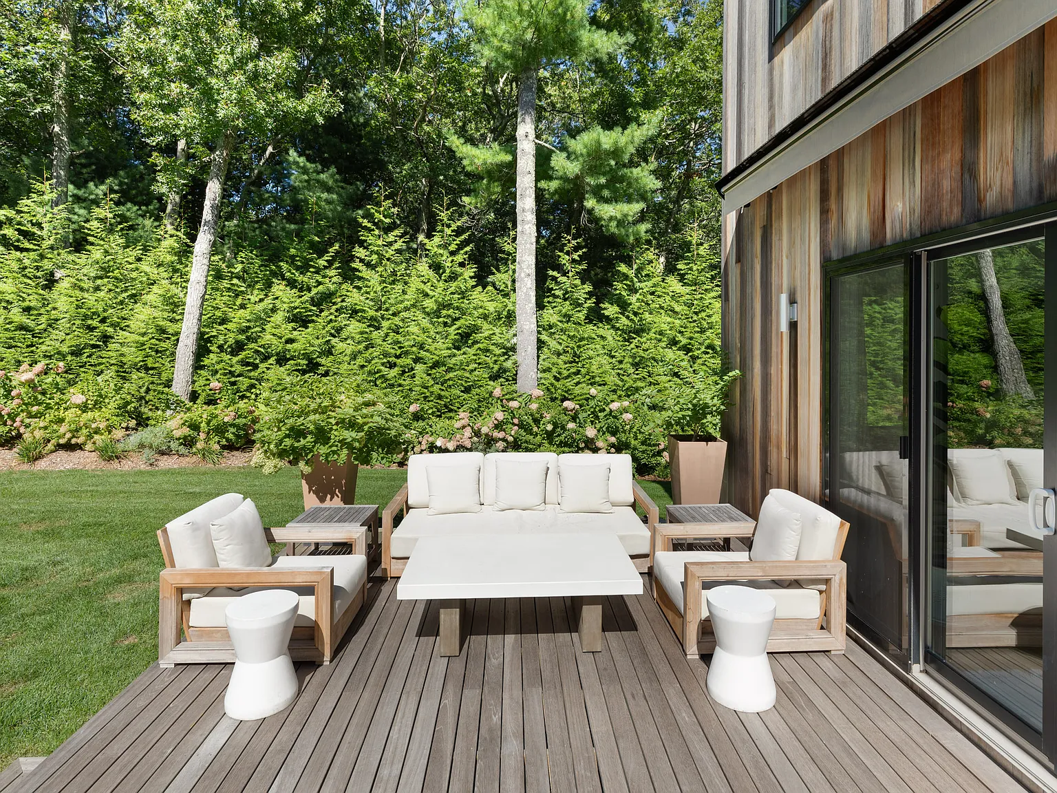 New Construction in East Hampton! — Photo 4