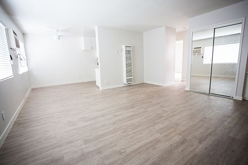 5th image of 14630 Blythe St APT 2