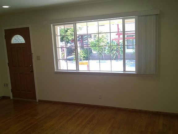 2nd image of 476 N Bayview Ave