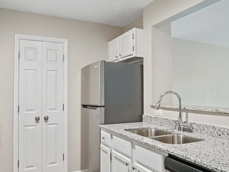 Briarwood Apartments — Photo 21