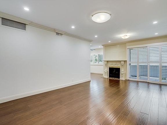 4th image of 11656 Montana Ave APT 204