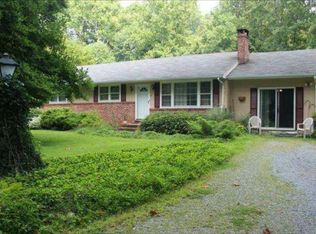 6 Hunter Dr, Burlington, NJ 08016