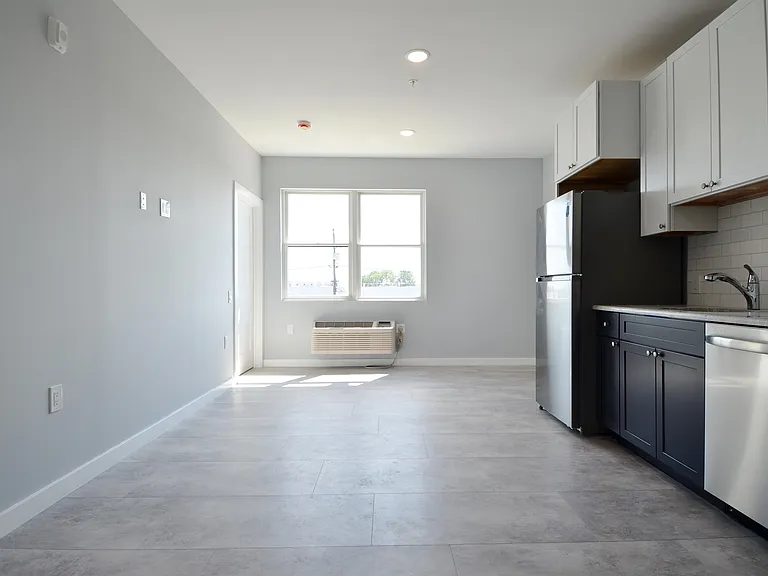 82-84 E 31st St #202 — Photo 4