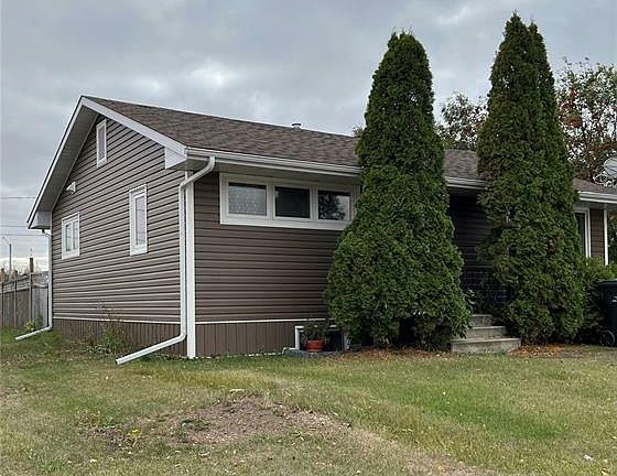 3rd image of 616 8th Ave W