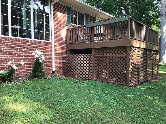 3rd image of 810 Oakwood Dr