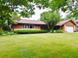 8761 N Seneca Rd, Fox Pt, WI 53217