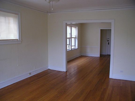 3rd image of 3442 W Foster Ave APT 3N