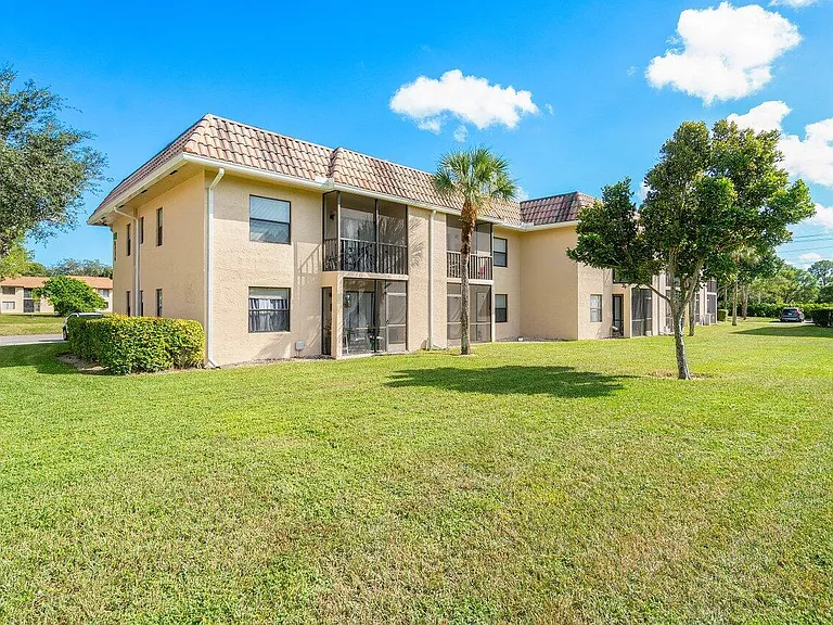 6736 Palmetto Cir S #105 — Photo 25