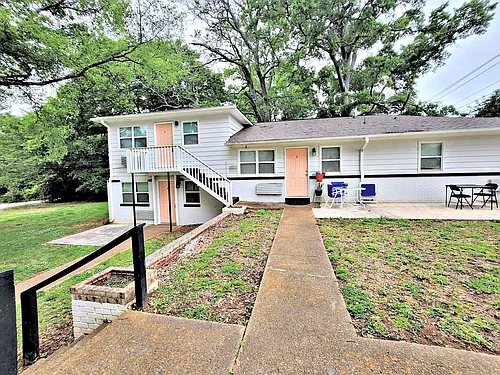 1504 Oakwood Ave NE Photo 1