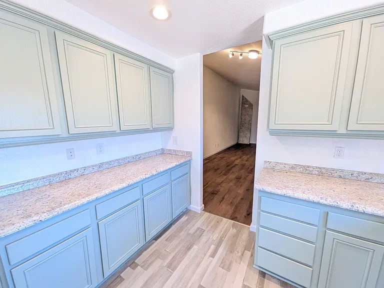 585 Hildale Cir — Photo 1