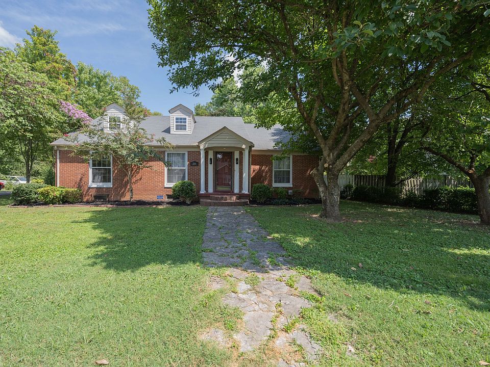 1st image of 210 Kingwood Dr