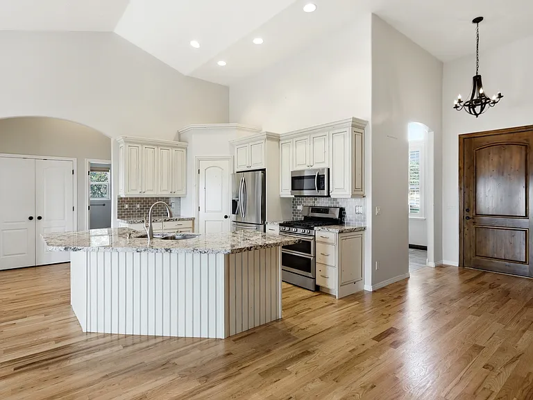 722 W Webb Rd — Photo 11