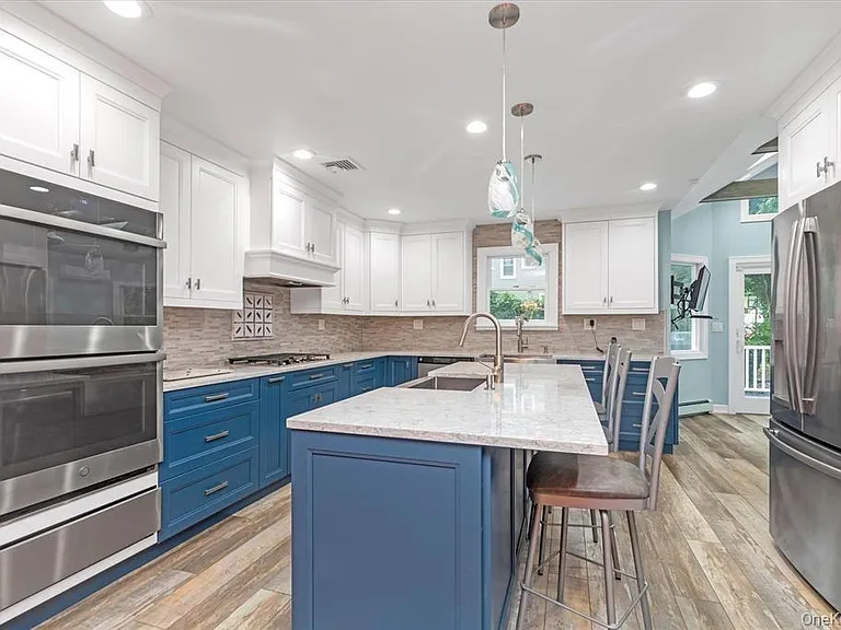 709 Carlyle St — Photo 13