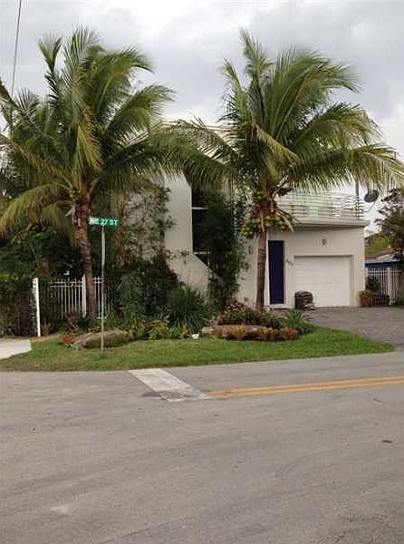 2nd image of 601 NE 27th St