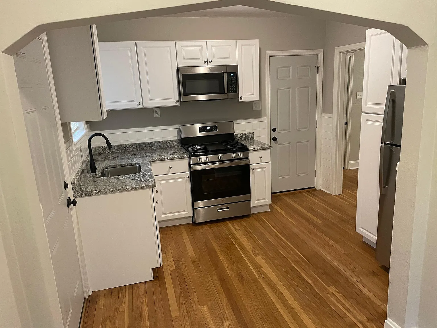 2820 Oakland Ave — Photo 3
