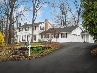 3850 S Hillview Rd, Allentown, PA, 18103
