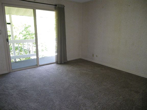 5th image of 11615 Village Dr