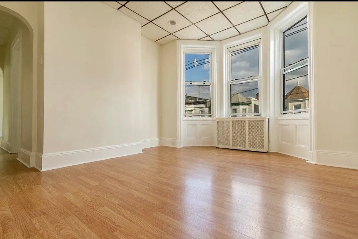 4 bed, 1100 sqft, $3,050 — Photo 1