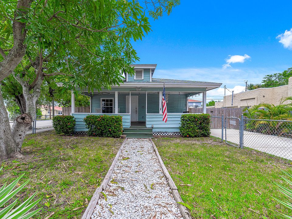 1st image of 627 Avenida Alegre