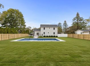 3A Suffolk Rd, Hampton Bays, NY 11946