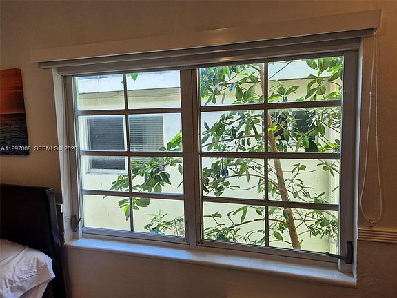 2nd image of 1021 Euclid Ave APT 10