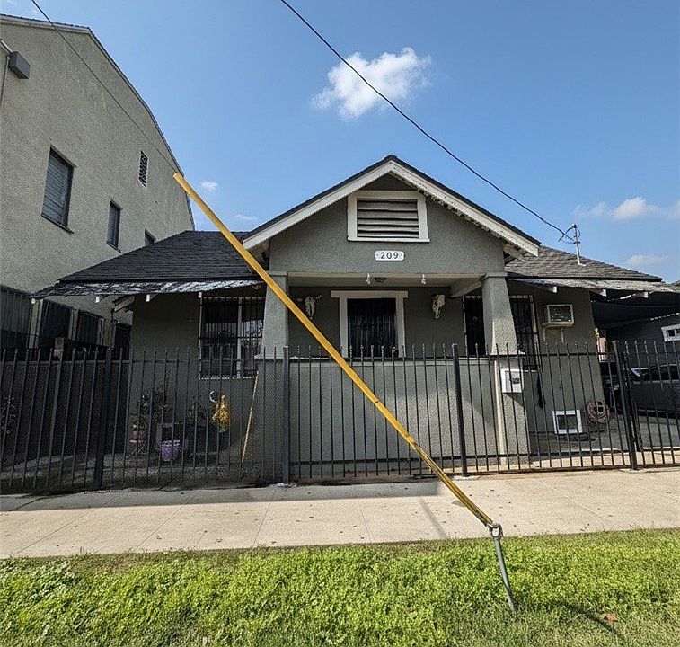 2nd image of 209 W 59th St