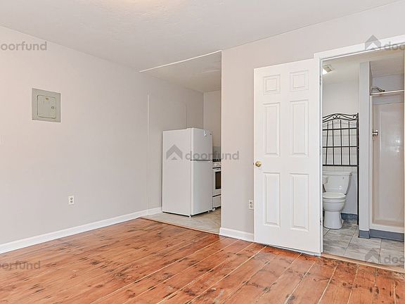2nd image of 28 Prescott St #6
