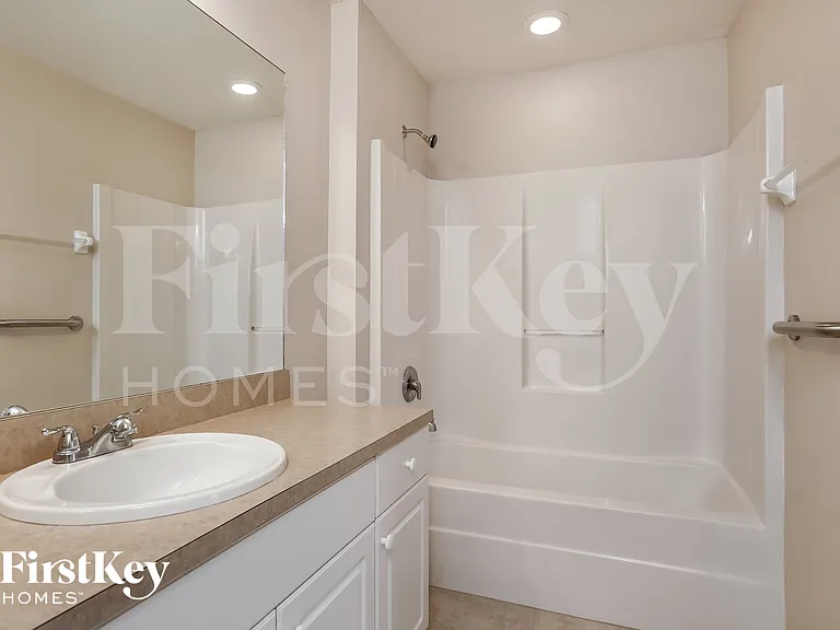223 NE 30th Ter — Photo 10