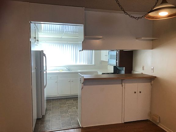 4th image of 3030 Merrill Dr APT 27