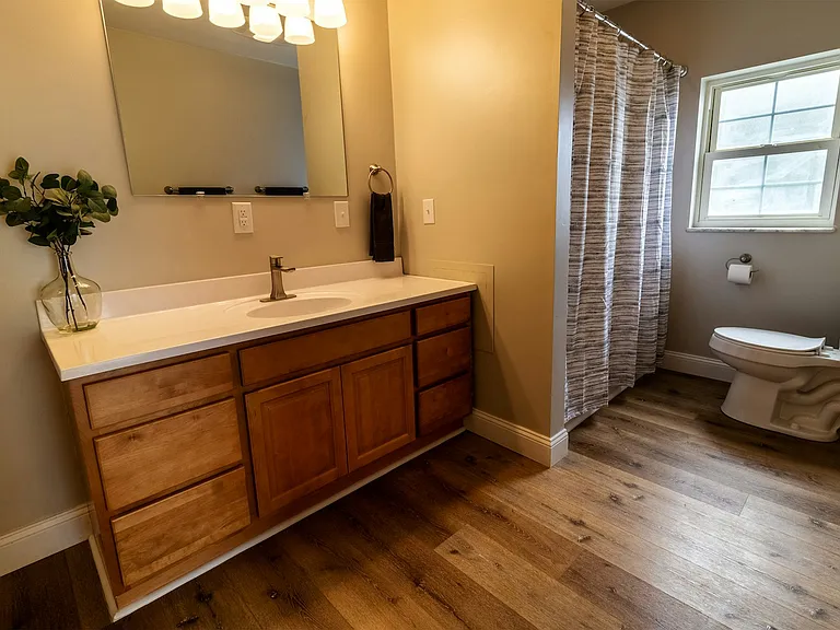 Upstairs Master Suite