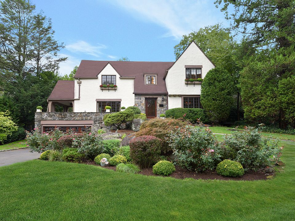 1st image of 12 Knollwood Dr